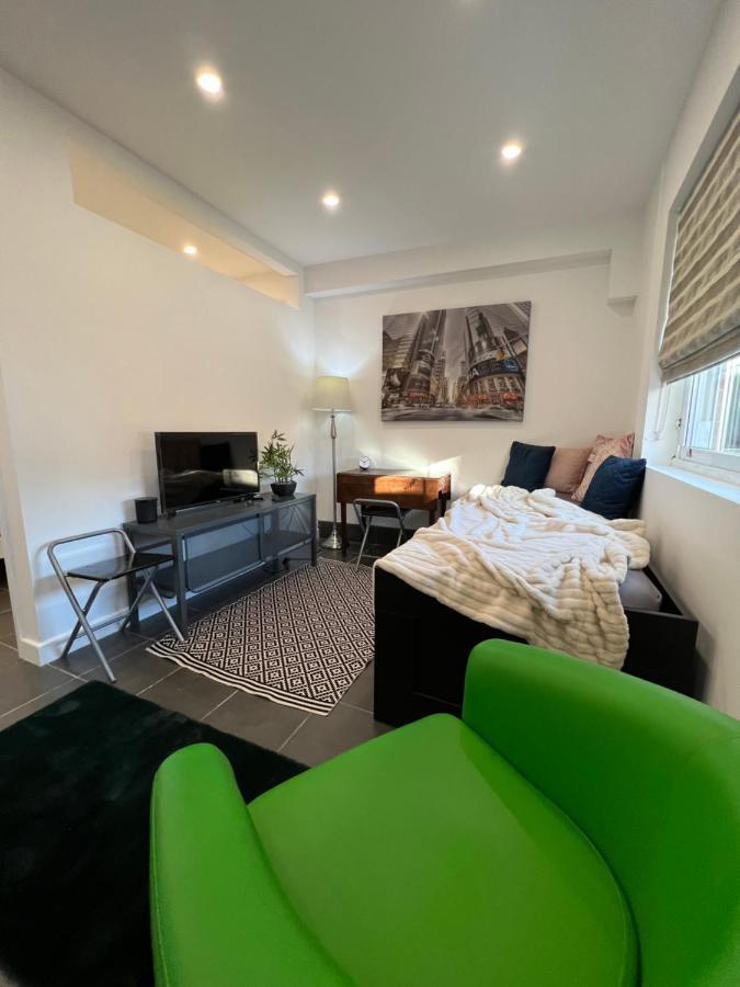 Modern Flat In Central Egham By Windsor Castle, Staines-Upon-Thames And Heathrow Airport Exterior foto